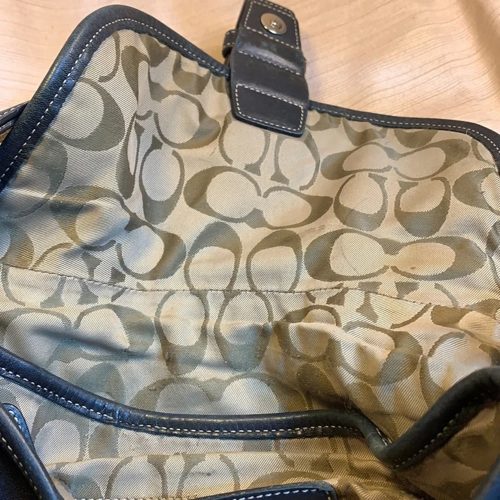Coach vintage shoulder bag w/2 large compartments